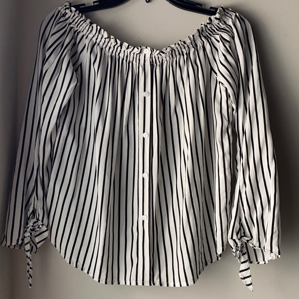 Off shoulder black stripes top.